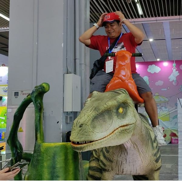 Naik Allosaurus